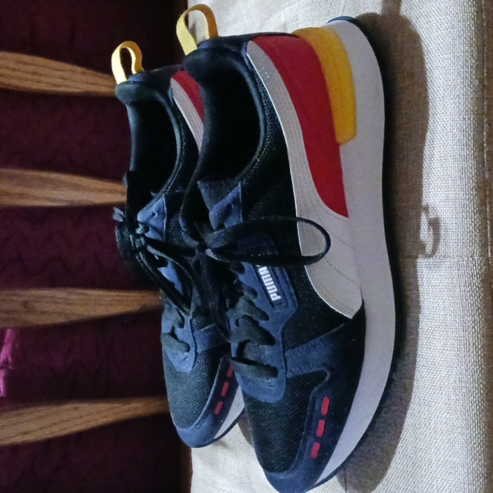 Puma tennis shoes
